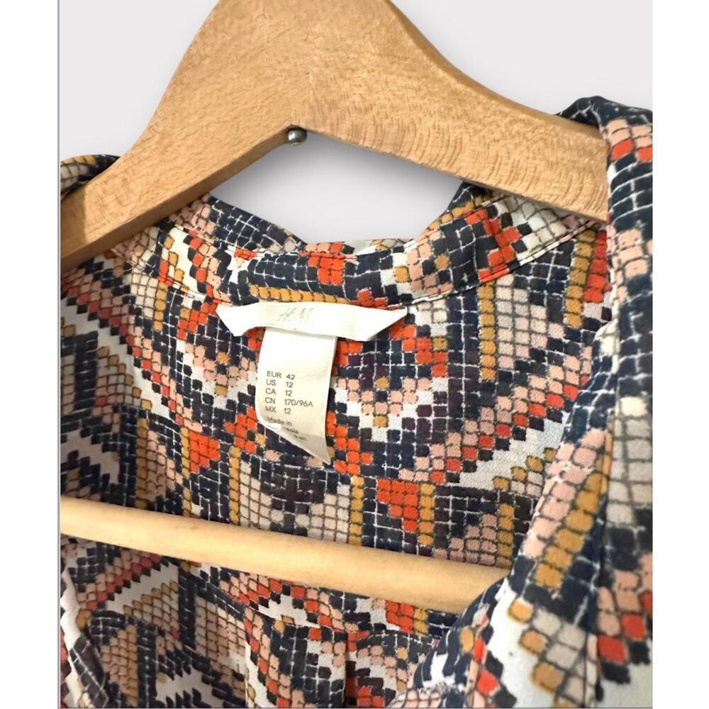 H&M Wonens Blouse Top Button Up Sleeveless Geometric Pattern Multicolor Size 12 - Picture 4 of 12